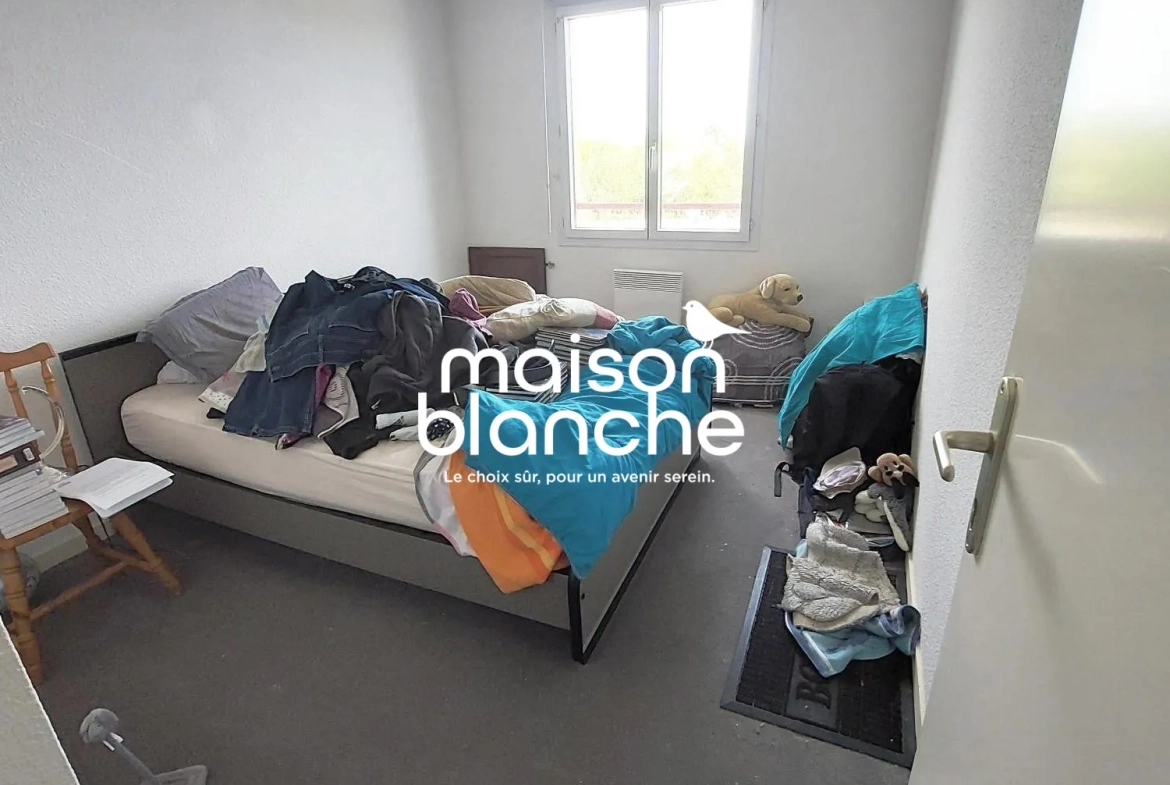 Chambre Appartement lumineux 2 pièces avec balcon à Parthenay 