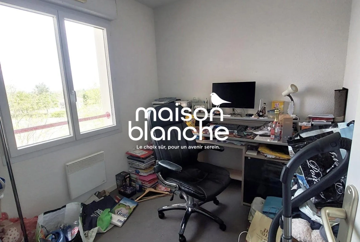 Bureau Appartement lumineux 2 pièces avec balcon à Parthenay 