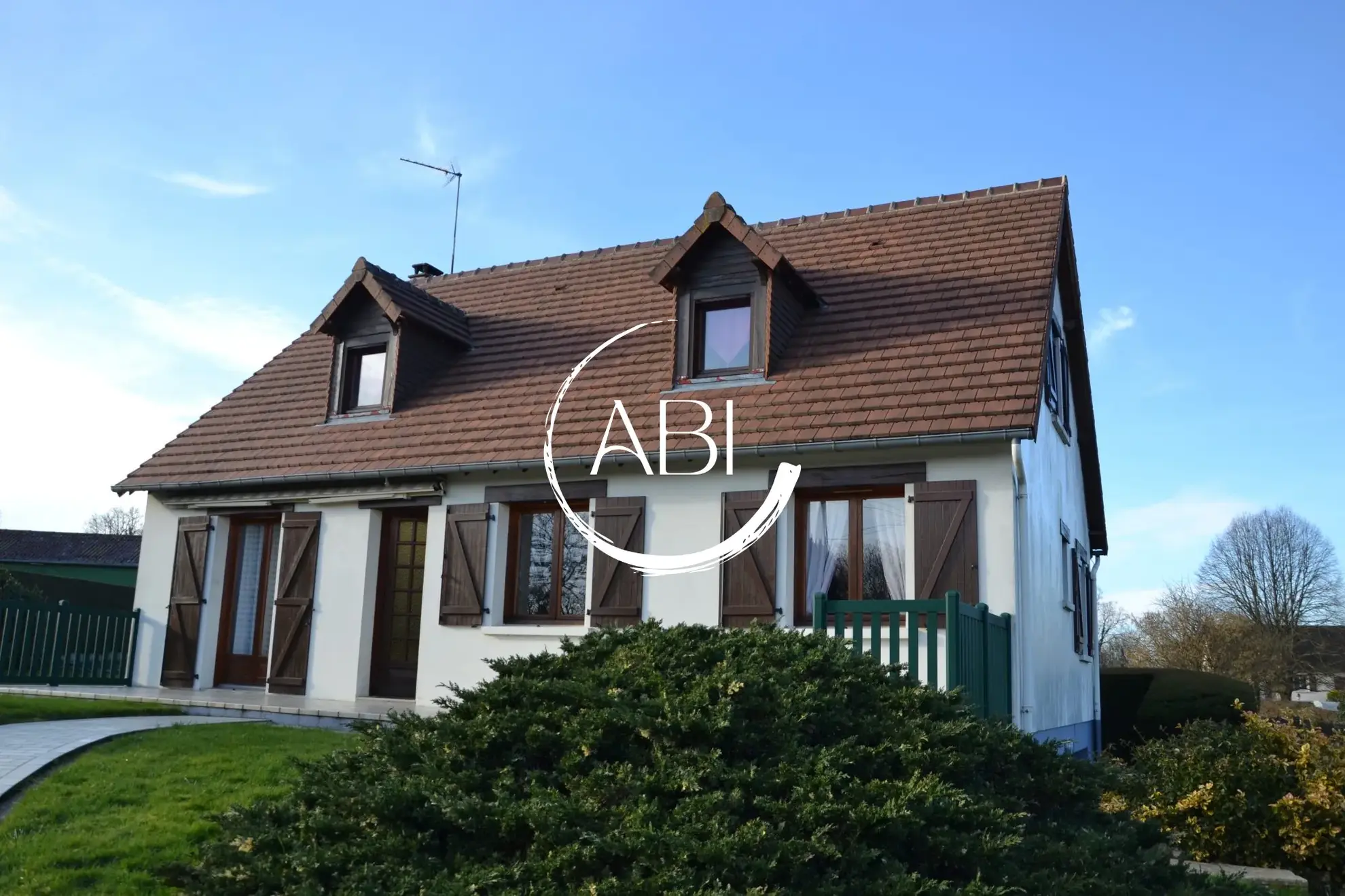 A Vendre Maison 115 m² Proche Bagnoles avec Sous-sol et Jardin 