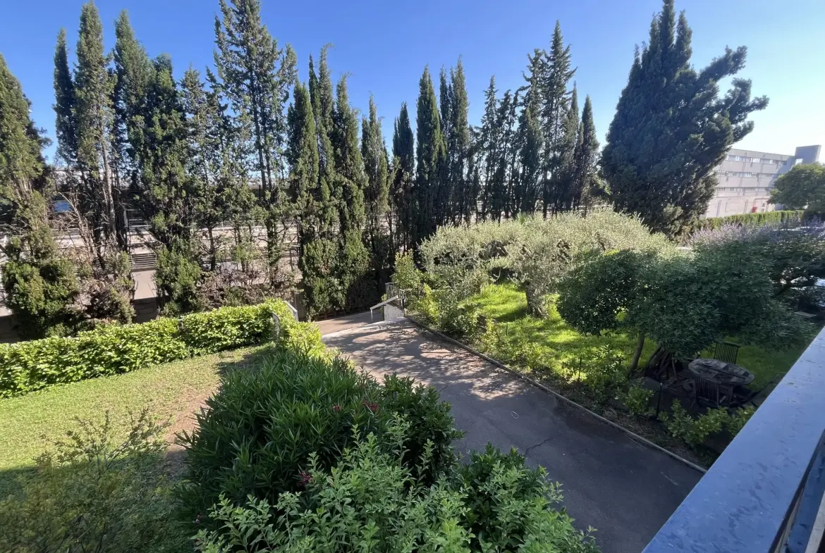 Appartement T2 rénové de 56 m² avec piscine à Nîmes 