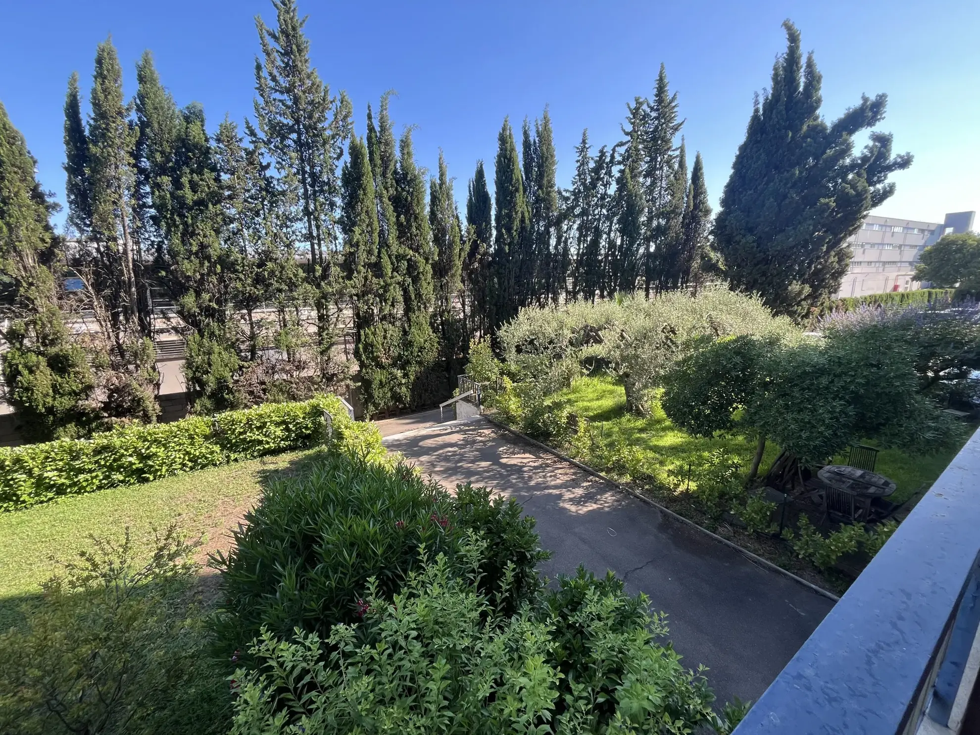 Appartement T2 rénové de 56 m² avec piscine à Nîmes 