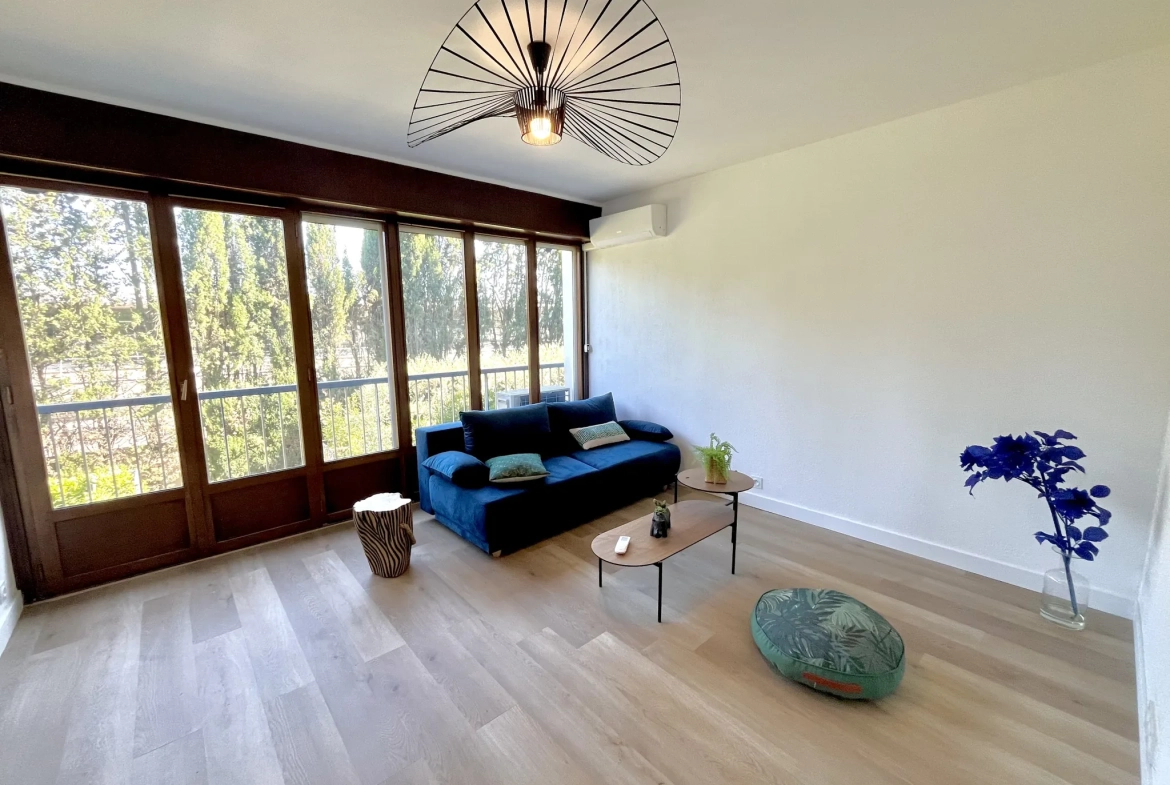 Appartement T2 rénové de 56 m² avec piscine à Nîmes 