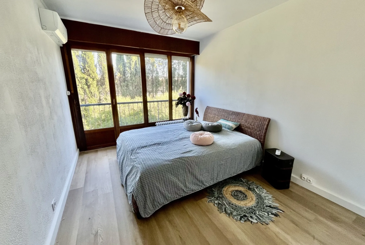 Appartement T2 rénové de 56 m² avec piscine à Nîmes 