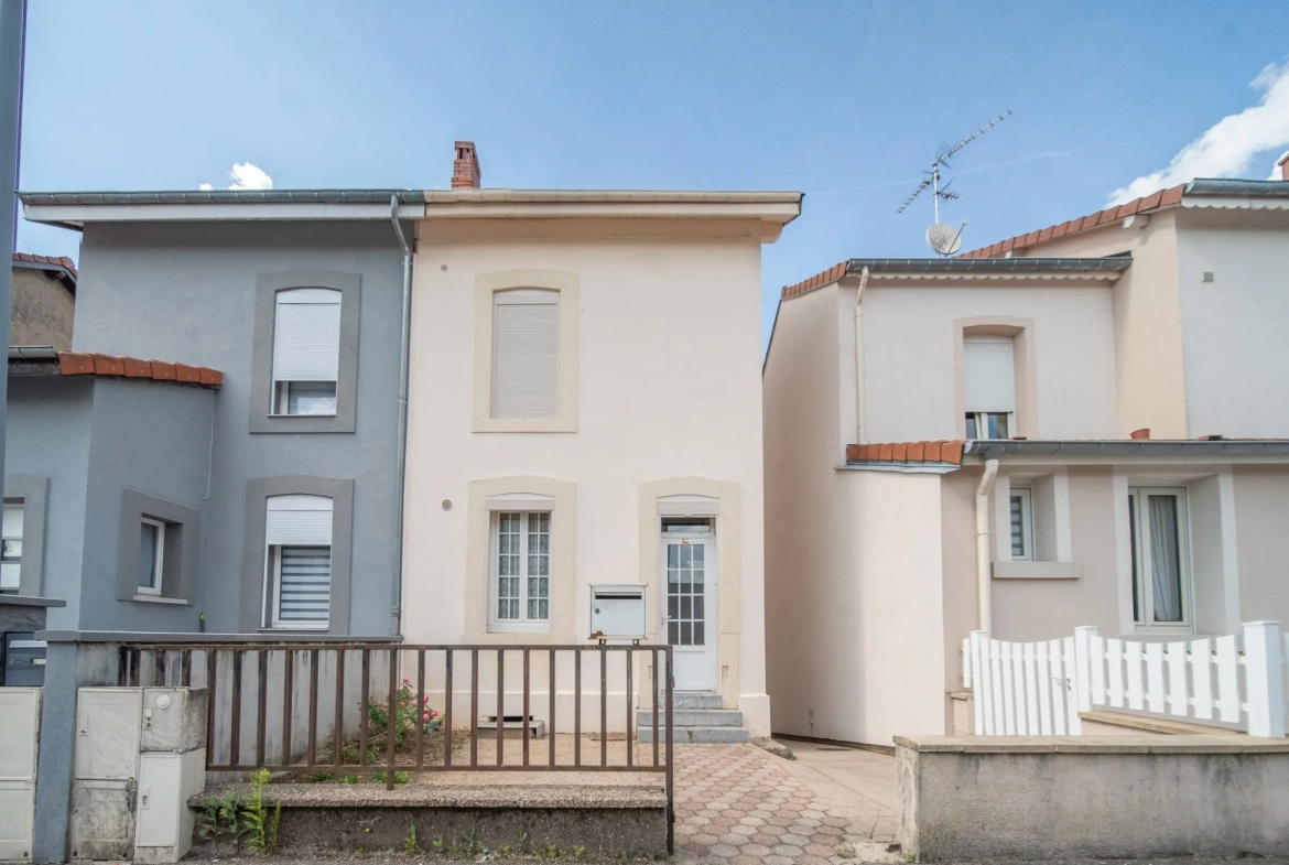 Maison de caractère à Crusnes avec jardin, cave et rénovation récente 