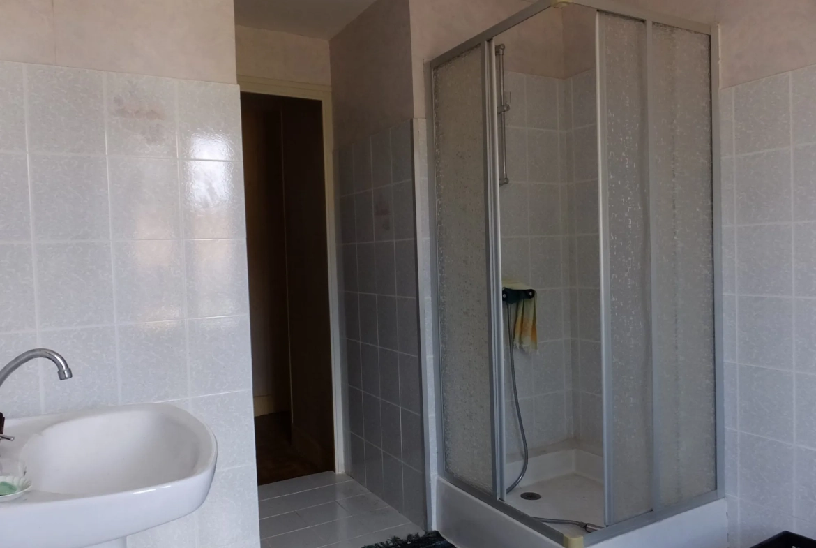 Belle maison de village de 170 m² avec jardin à Le Brethon 