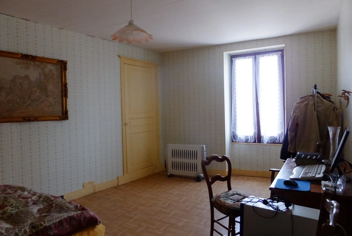 Belle maison de village de 170 m² avec jardin à Le Brethon 