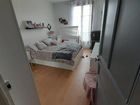 Appartement T3 de 56 m² à Vaujours - Dernier étage, charme et praticité