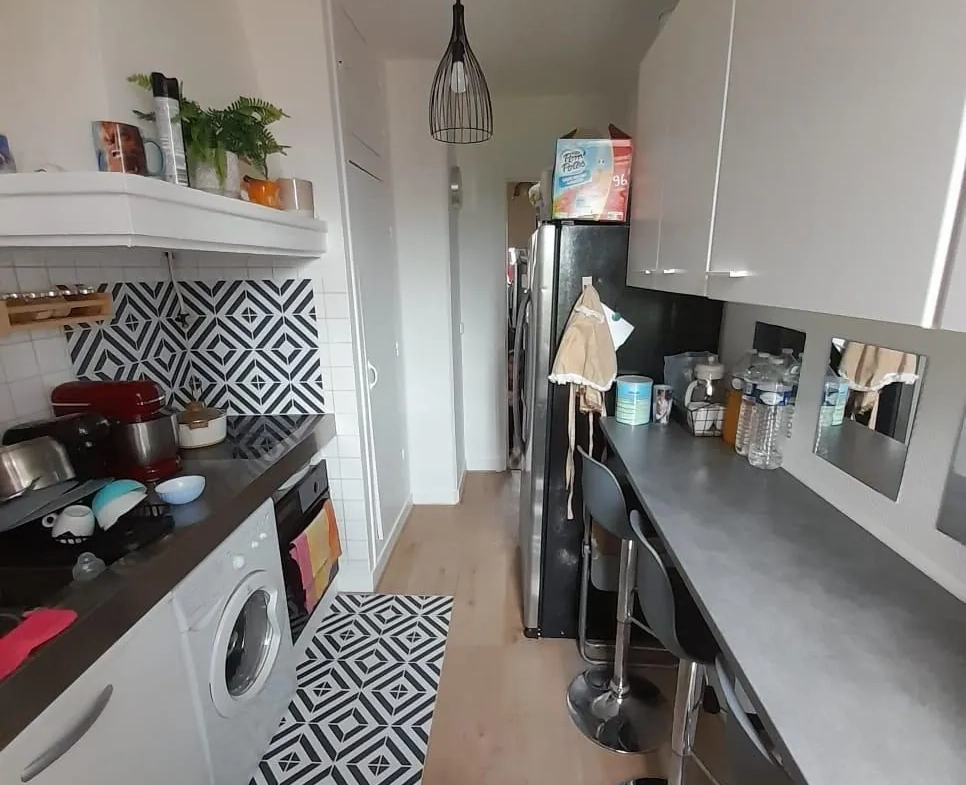 Appartement T3 de 56 m² à Vaujours - Dernier étage, charme et praticité 