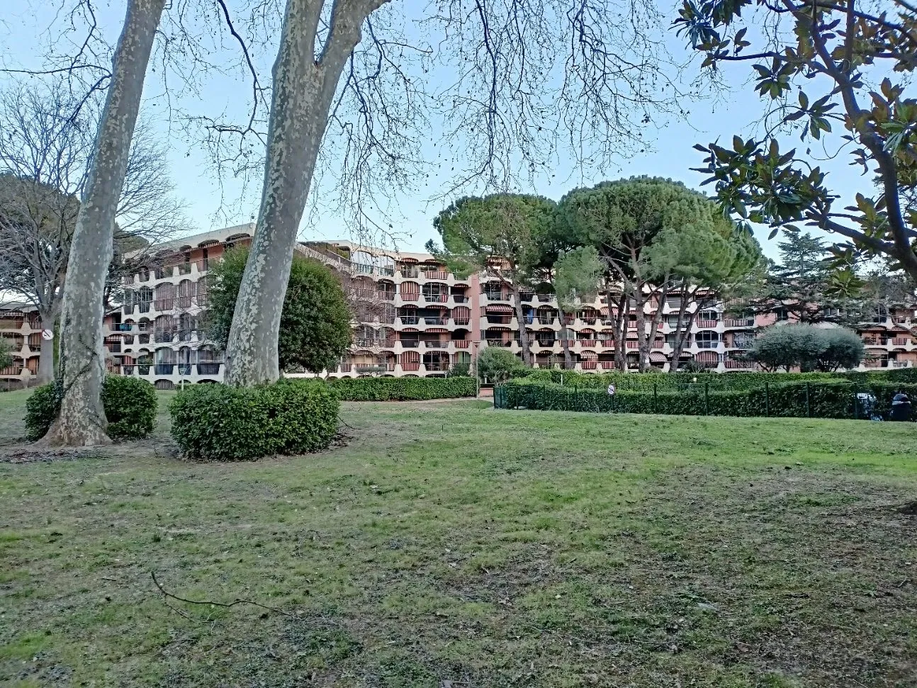 Garage de 12 m² en sous-sol à Mandelieu-la-Napoule, secteur Capitou 