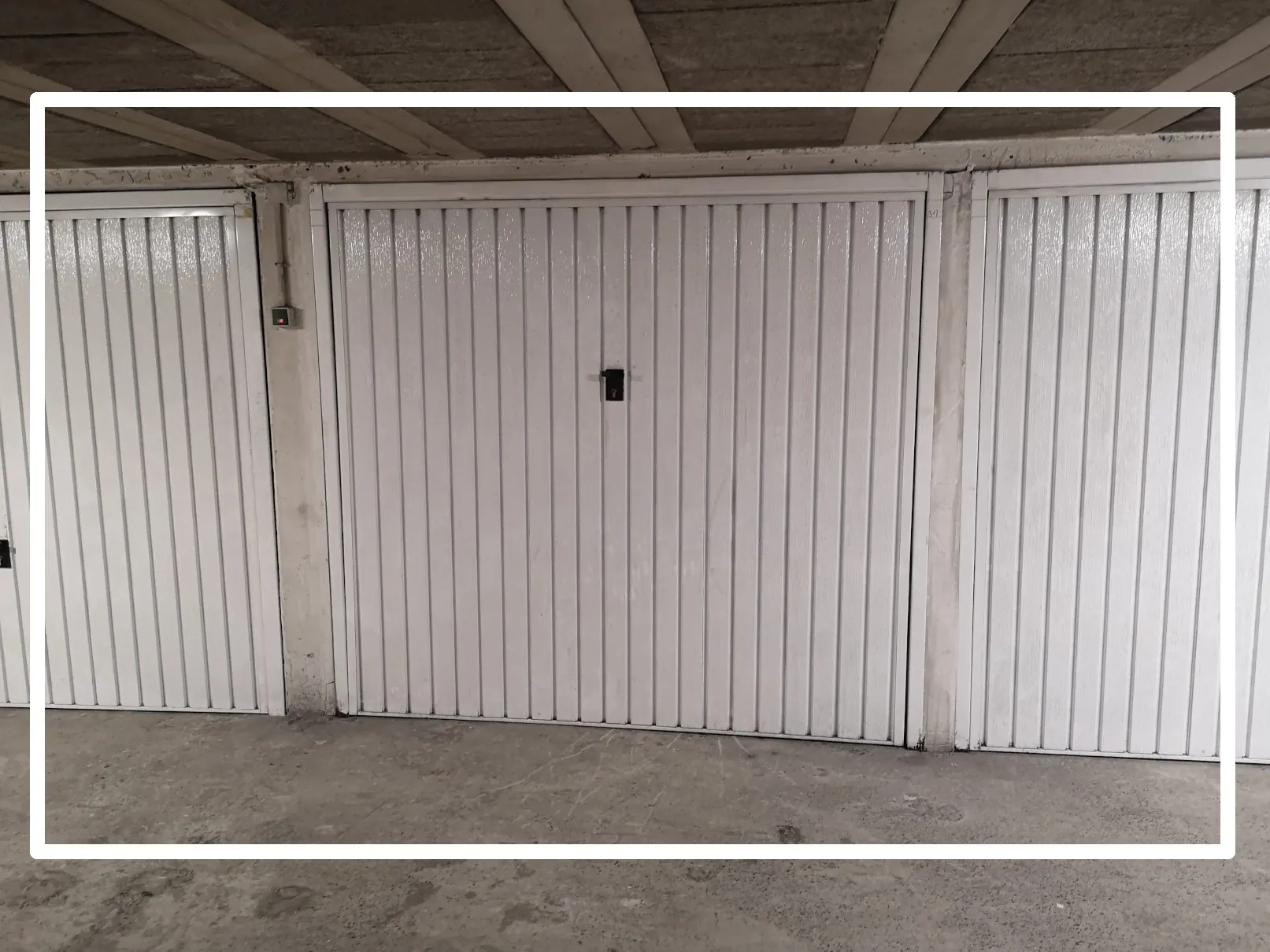 Garage de 12 m² en sous-sol à Mandelieu-la-Napoule, secteur Capitou 