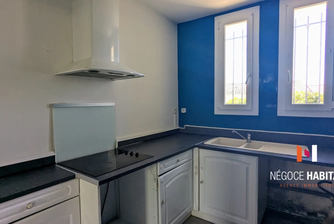 Maison en pierre de plain-pied à Ners avec grand garage et terrain piscinable 