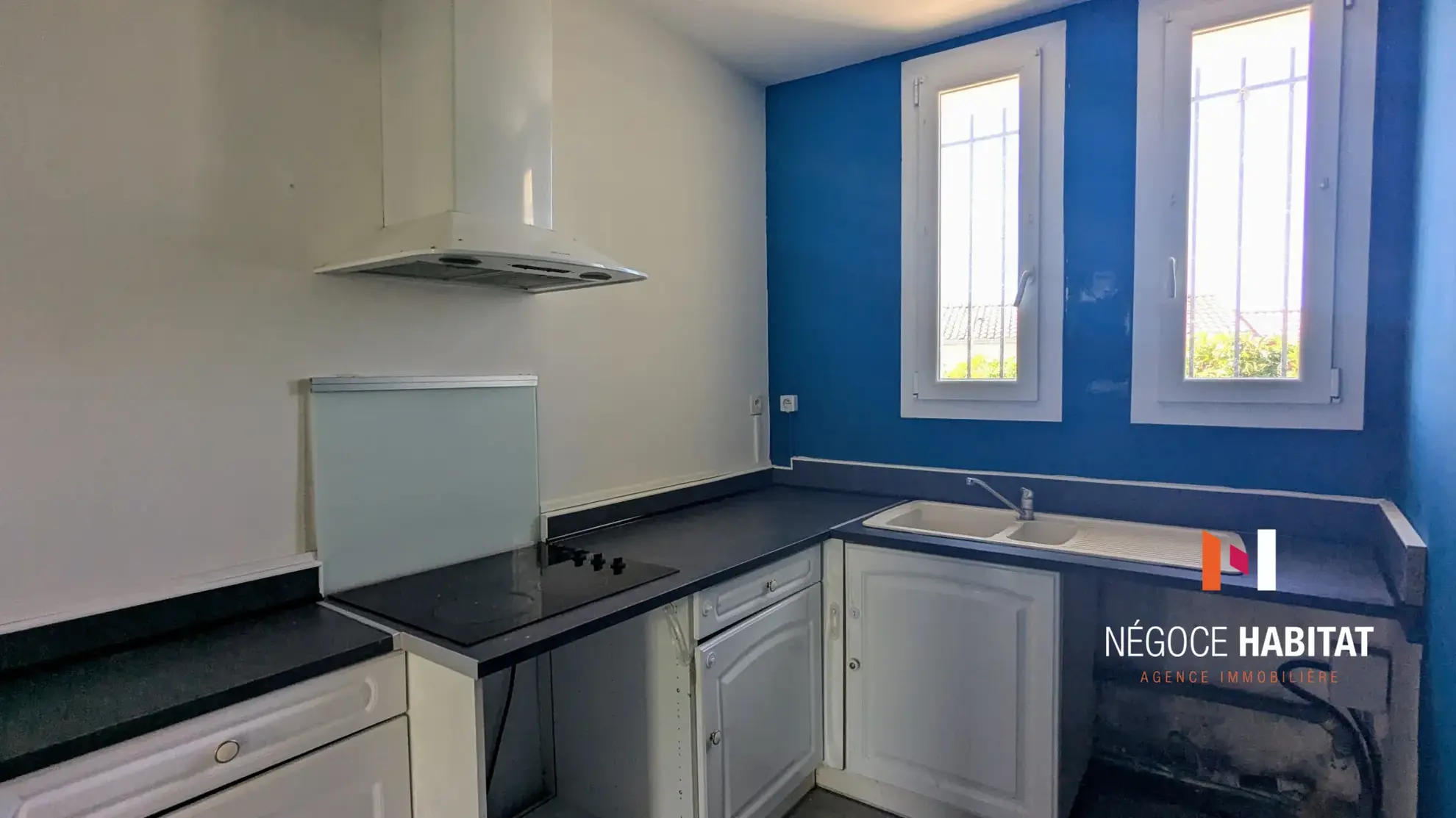 Maison en pierre de plain-pied à Ners avec grand garage et terrain piscinable 