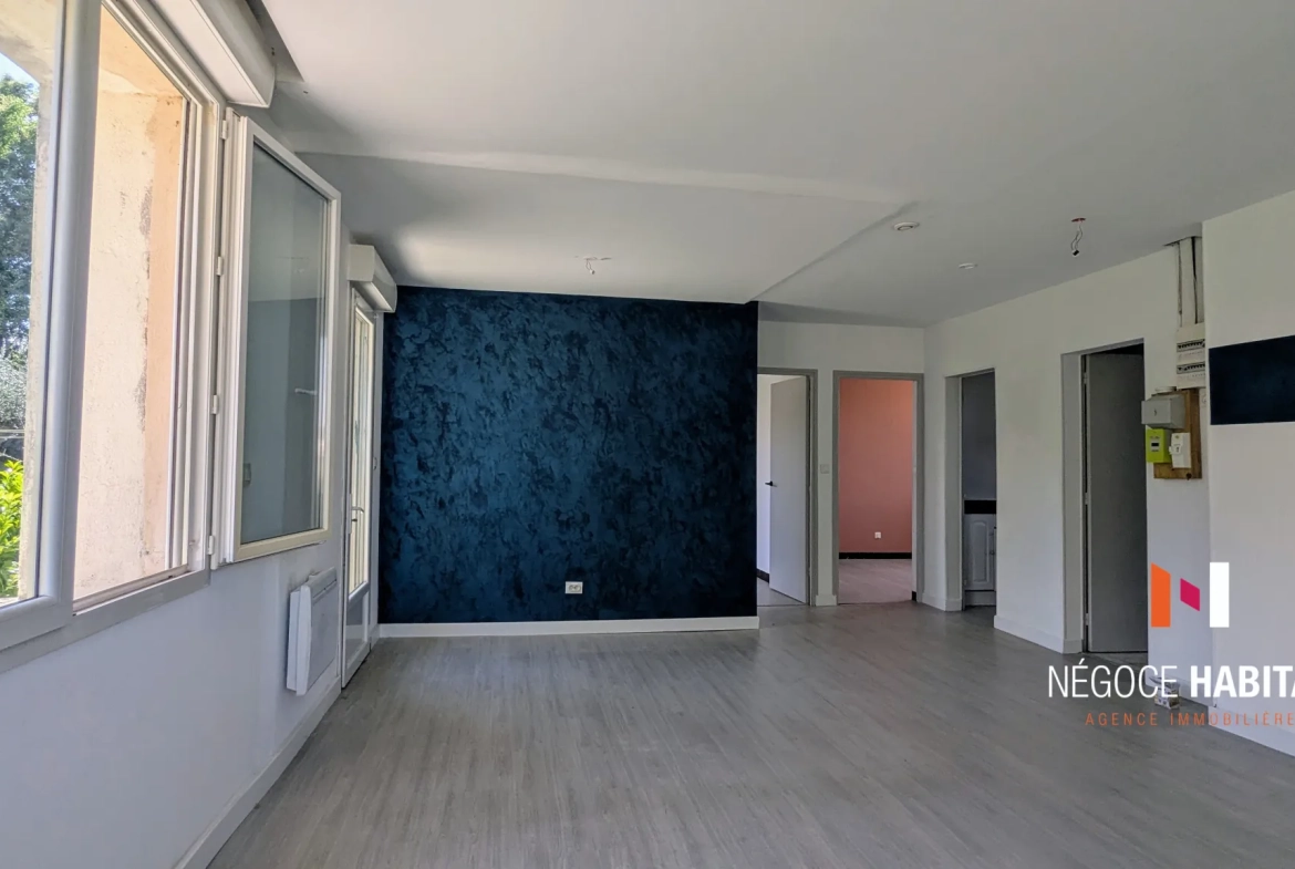Maison en pierre de plain-pied à Ners avec grand garage et terrain piscinable 