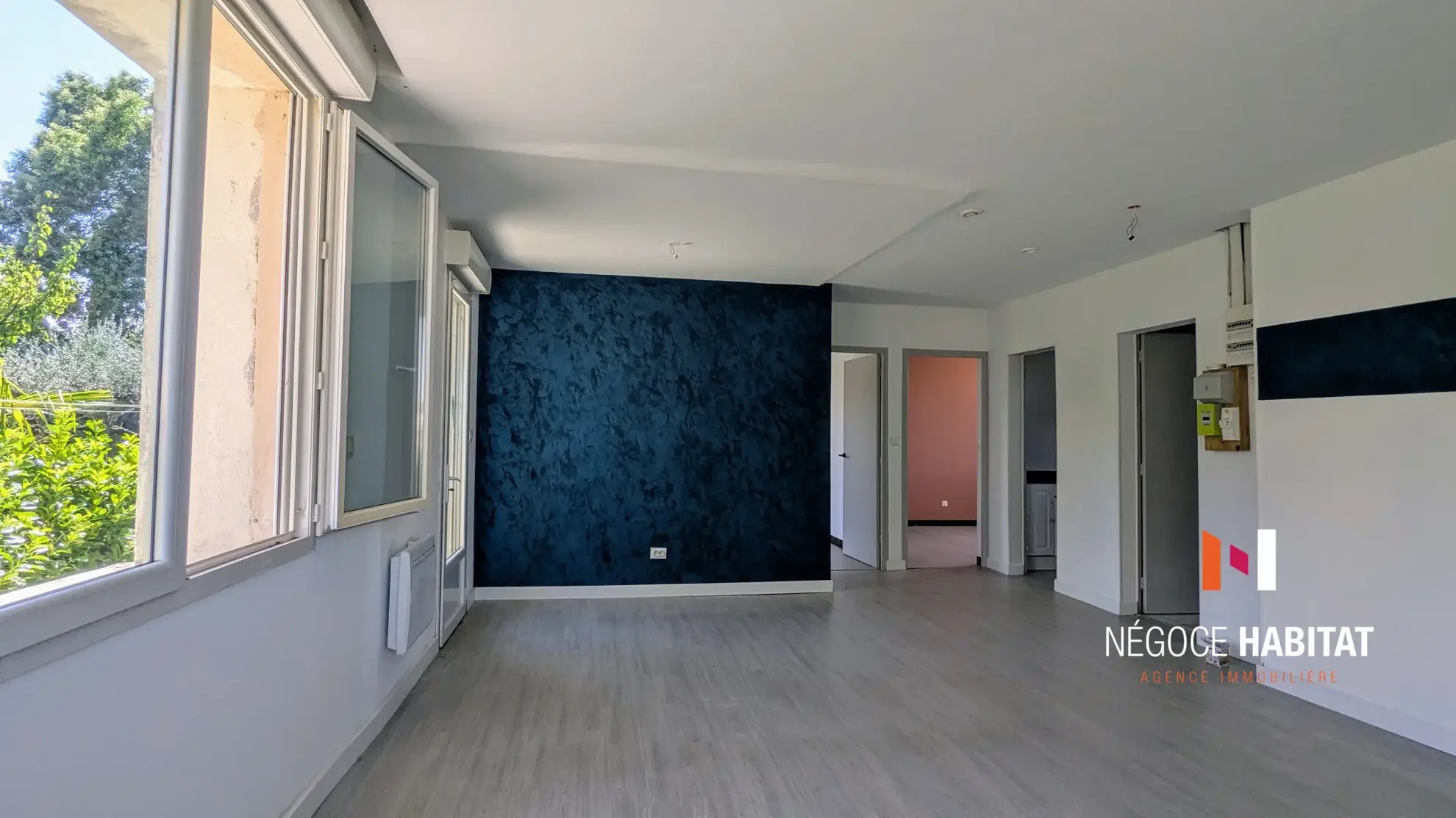 Maison en pierre de plain-pied à Ners avec grand garage et terrain piscinable 