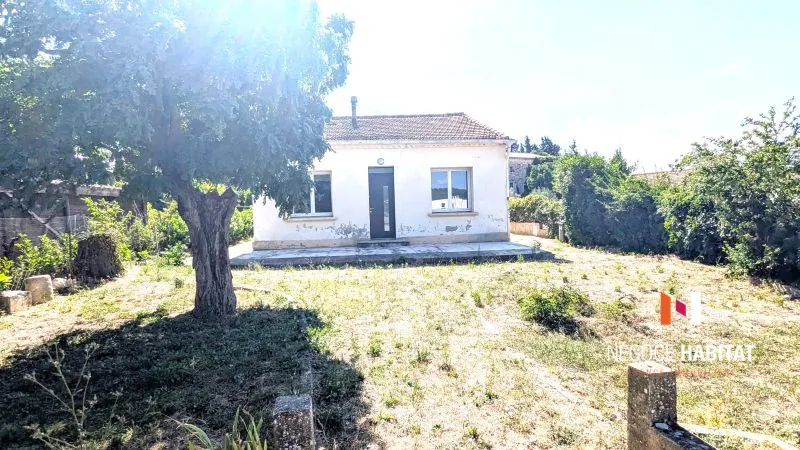 Maison en pierre de plain-pied à Ners avec grand garage et terrain piscinable 