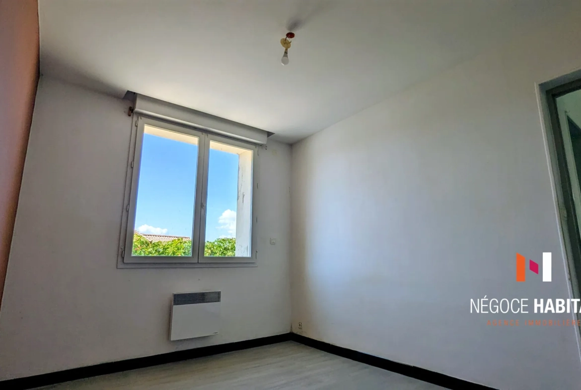 Maison en pierre de plain-pied à Ners avec grand garage et terrain piscinable 
