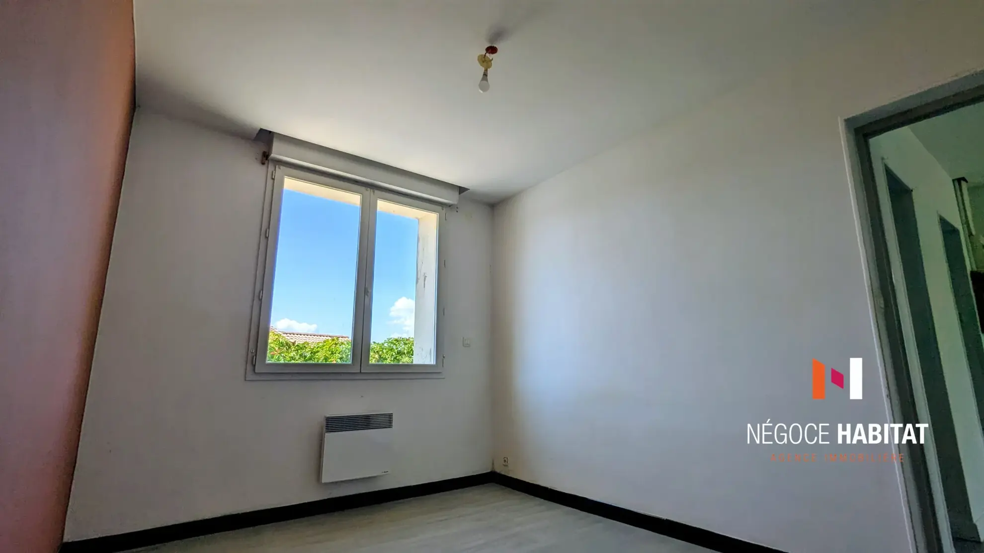 Maison en pierre de plain-pied à Ners avec grand garage et terrain piscinable 
