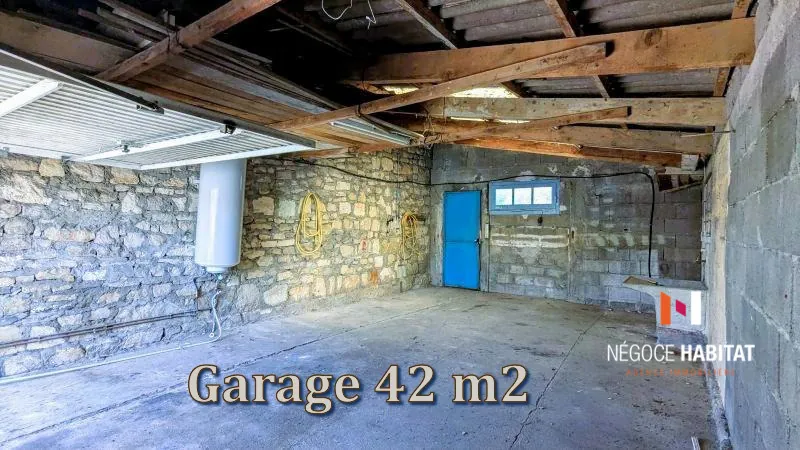 Maison en pierre de plain-pied à Ners avec grand garage et terrain piscinable 
