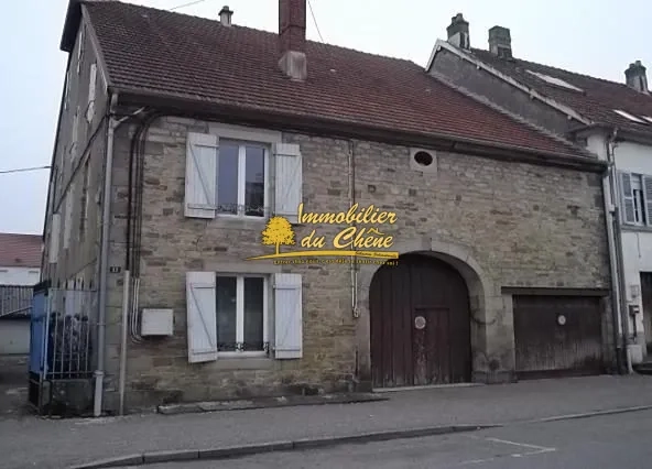 Maison à vendre à Lure avec 5 chambres et potentiel de rénovation