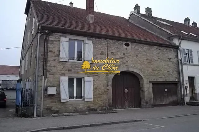 Maison à vendre à Lure avec 5 chambres et potentiel de rénovation 