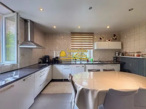Maison à vendre à Lure avec 5 chambres et potentiel de rénovation 