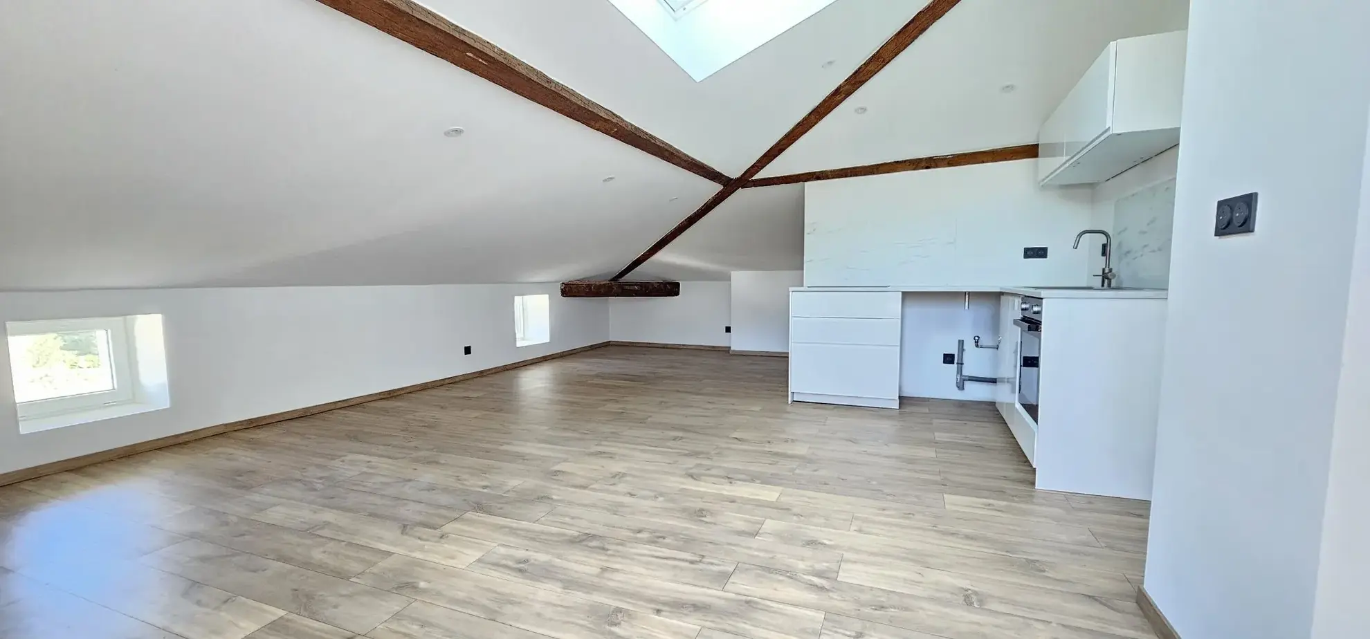 Appartement T3 de 121,8 m² avec terrasse à L'Étrat, dernier étage 