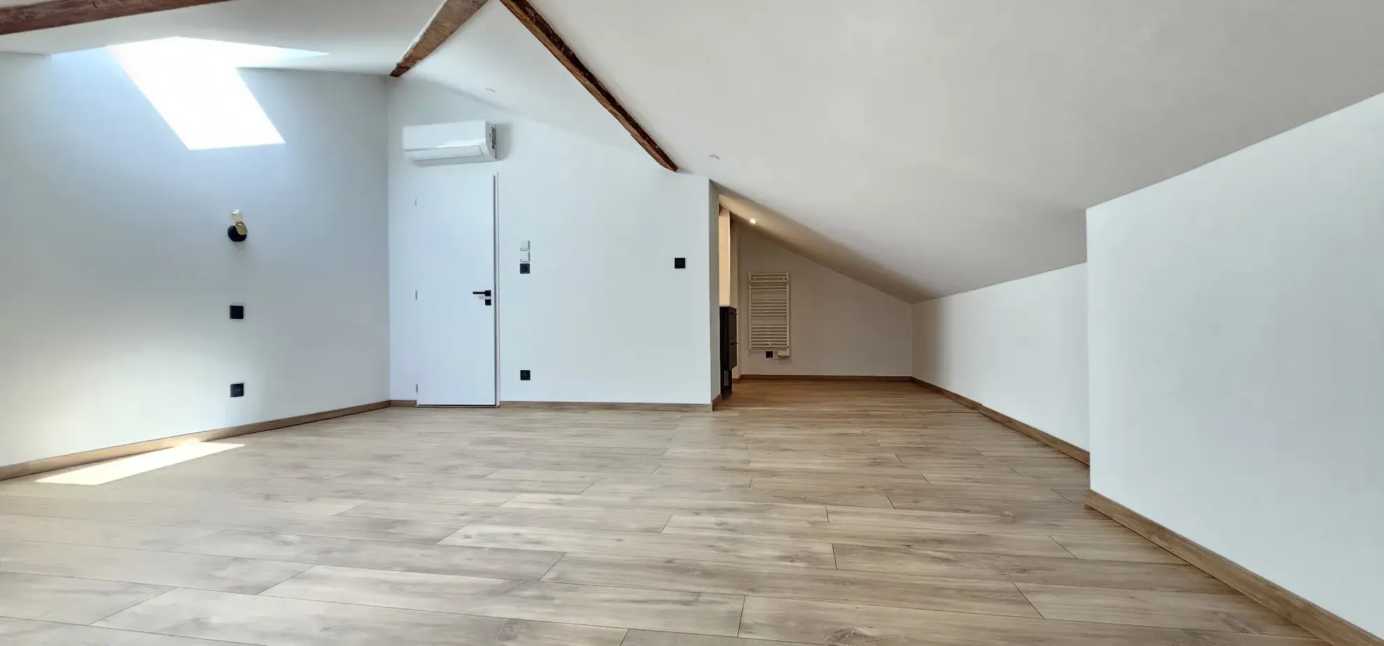 Appartement T3 de 121,8 m² avec terrasse à L'Étrat, dernier étage 