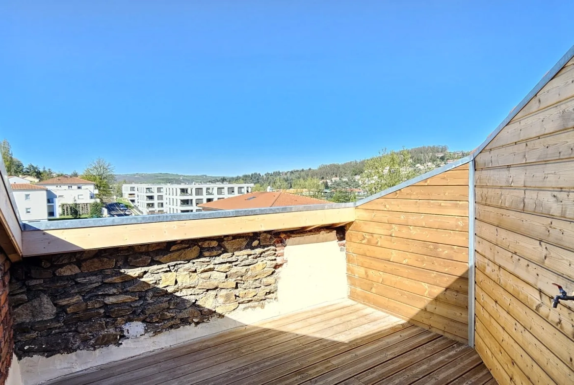 Appartement T3 de 121,8 m² avec terrasse à L'Étrat, dernier étage 