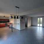 Séjour salon Maison individuelle avec piscine, terrasse et sous-sol à Alençon