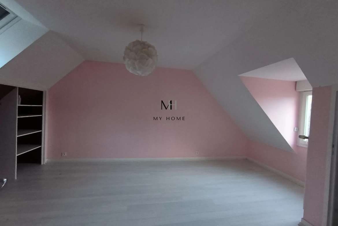 chambre étage Maison individuelle avec piscine, terrasse et sous-sol à Alençon 