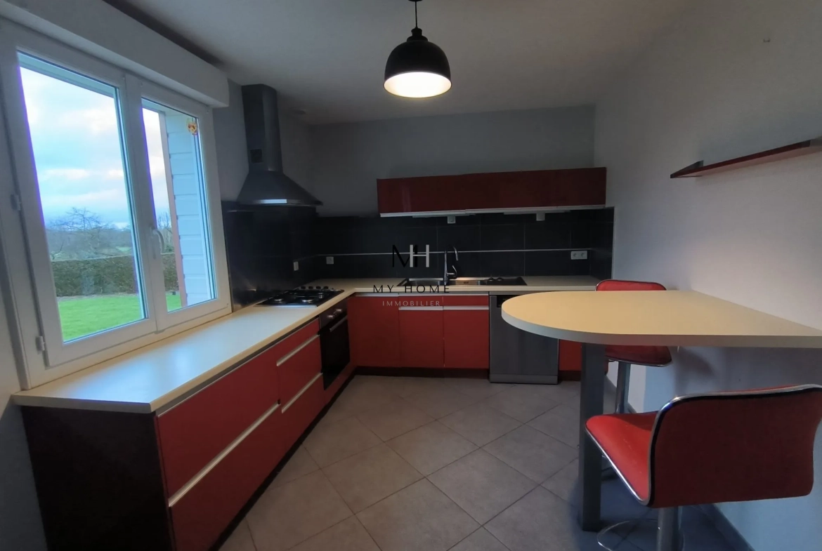Cuisine Maison individuelle avec piscine, terrasse et sous-sol à Alençon 