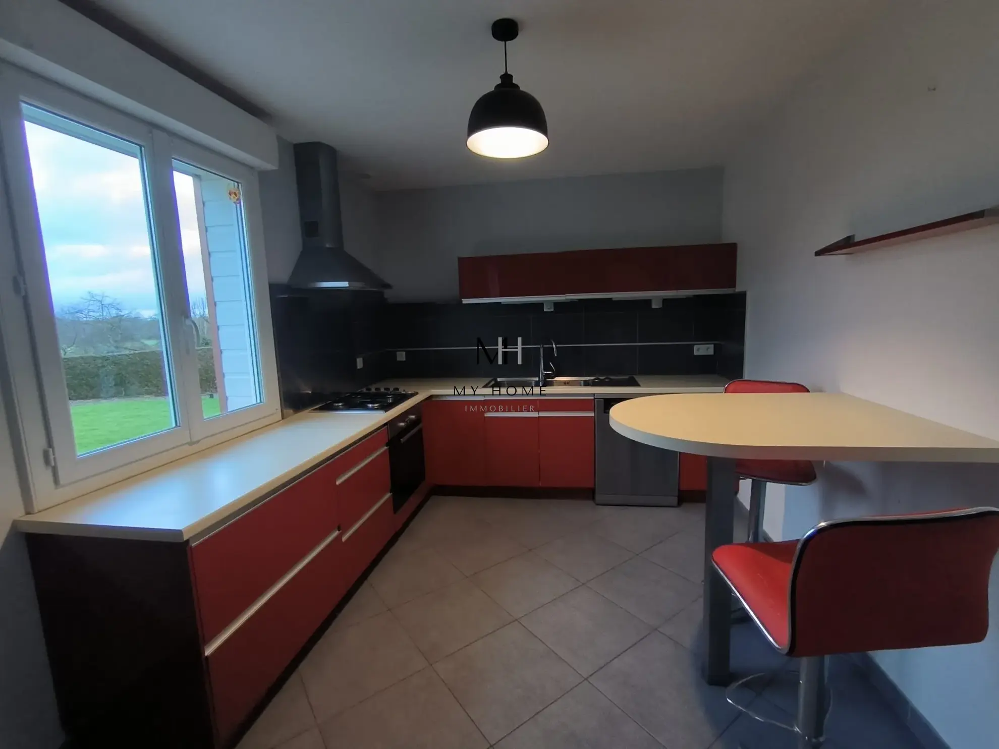 Cuisine Maison individuelle avec piscine, terrasse et sous-sol à Alençon 