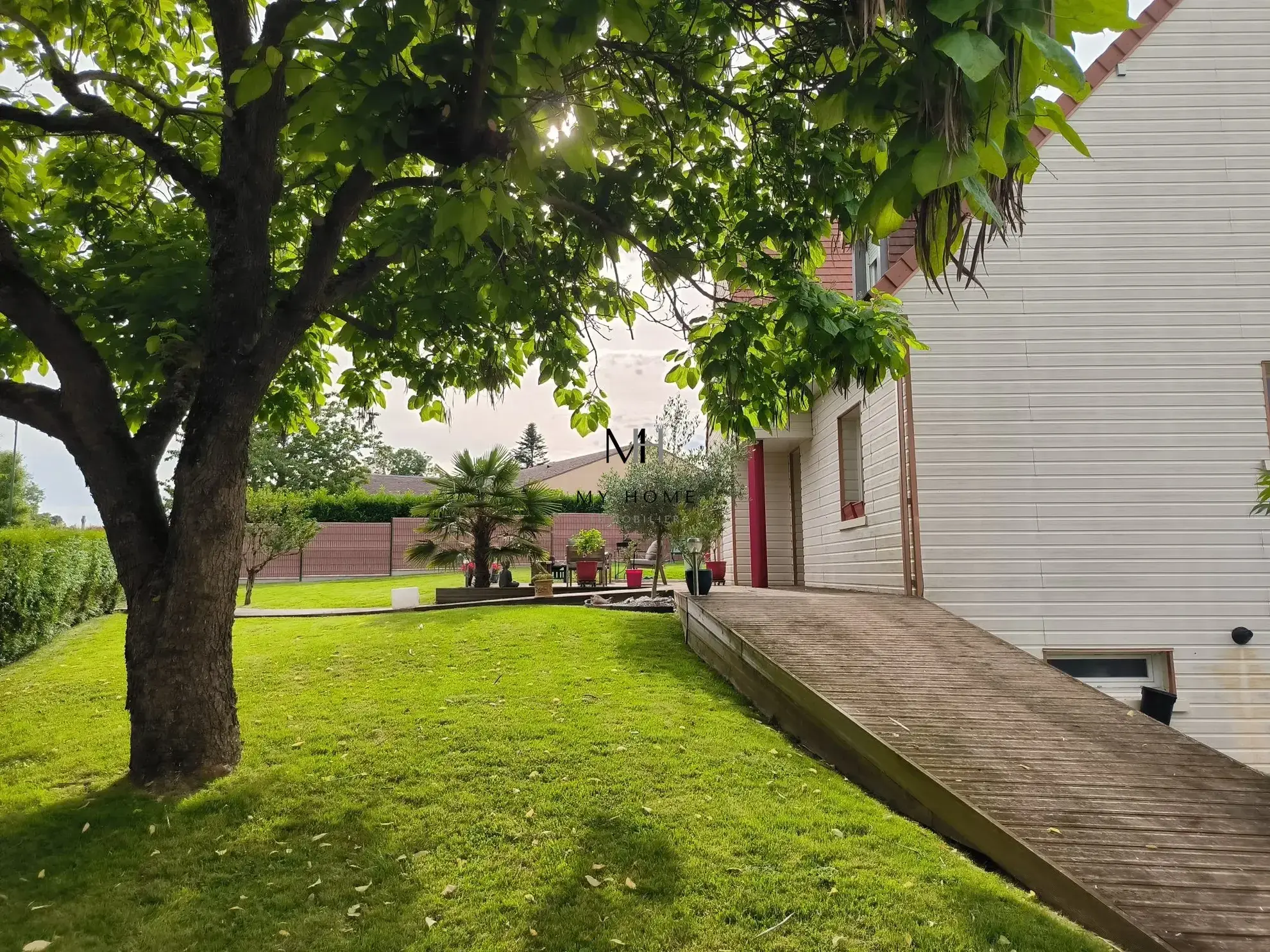Maison individuelle avec piscine, terrasse et sous-sol à Alençon 