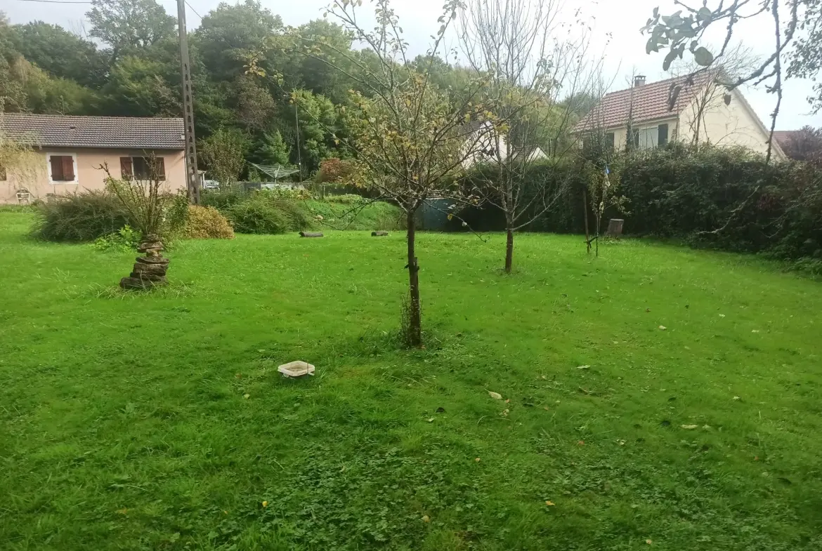 Maison à vendre à Danjoutin – 130 m², terrain de 22 ares, potentiel familial dans cadre verdoyant 