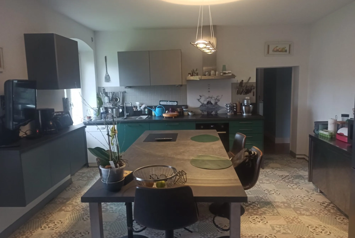 Maison à vendre à Danjoutin – 130 m², terrain de 22 ares, potentiel familial dans cadre verdoyant 