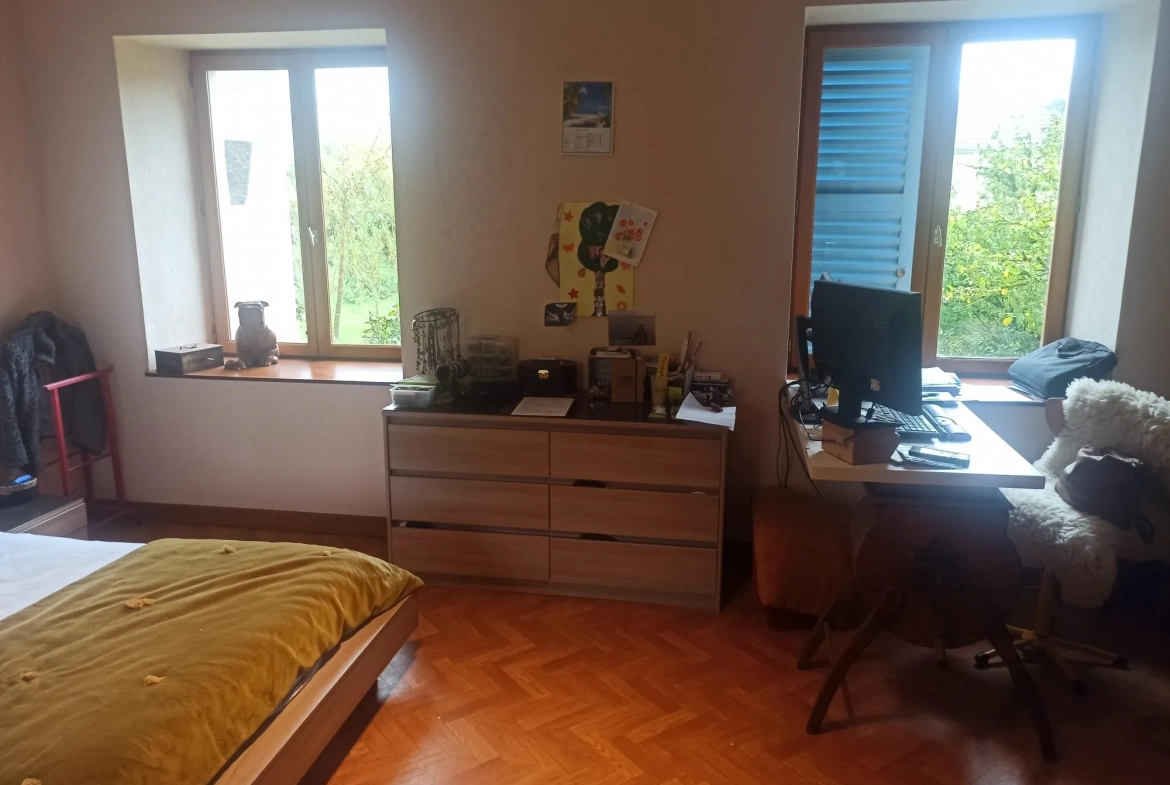 Maison à vendre à Danjoutin – 130 m², terrain de 22 ares, potentiel familial dans cadre verdoyant 