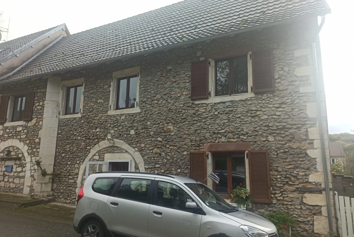 Maison à vendre à Danjoutin – 130 m², terrain de 22 ares, potentiel familial dans cadre verdoyant 