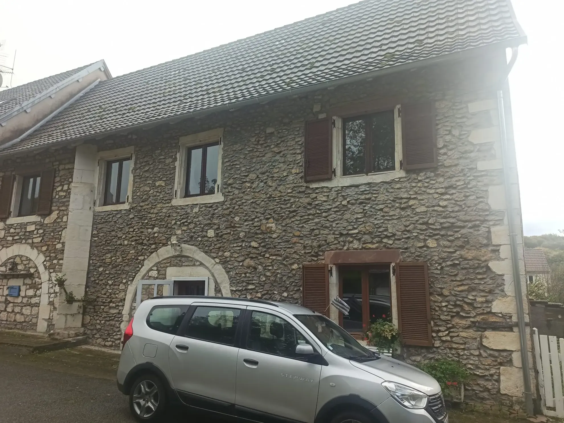 Maison à vendre à Danjoutin – 130 m², terrain de 22 ares, potentiel familial dans cadre verdoyant 