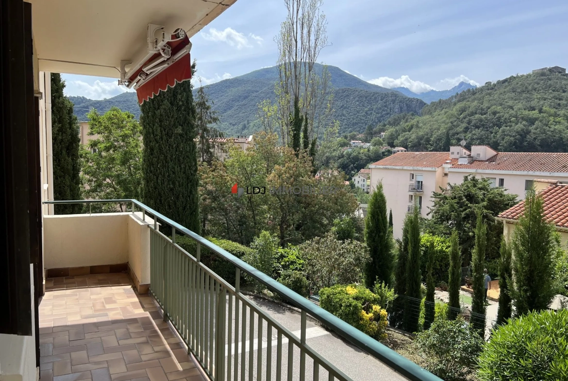 Appartement T2 Bis avec terrasse et garage à Amélie-les-Bains 