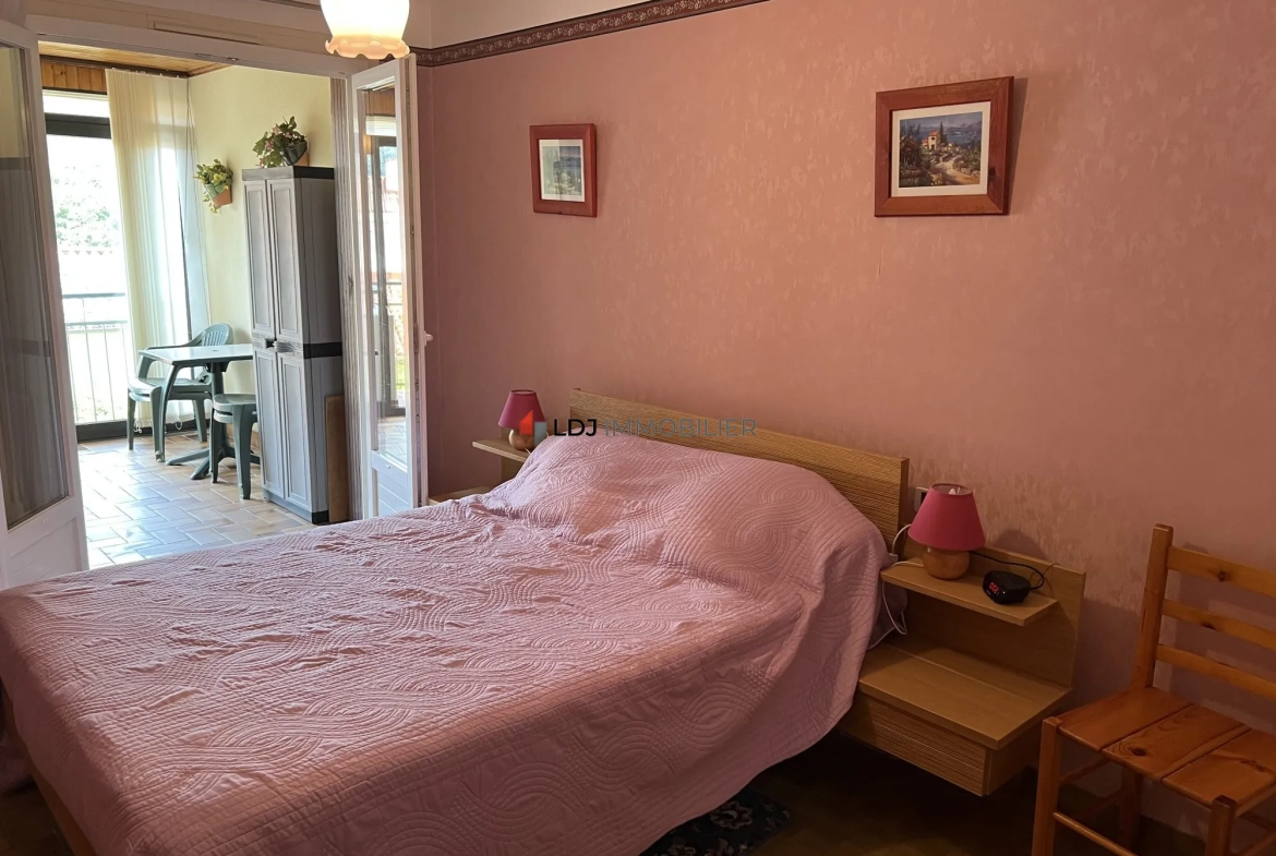 Appartement T2 Bis avec terrasse et garage à Amélie-les-Bains 