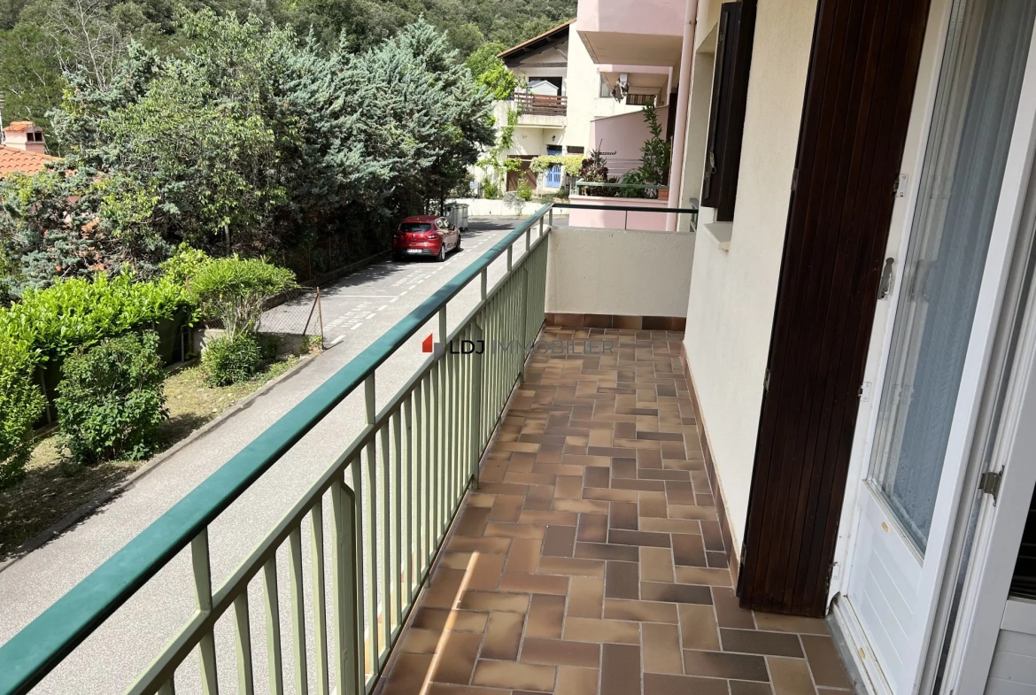 Appartement T2 Bis avec terrasse et garage à Amélie-les-Bains 