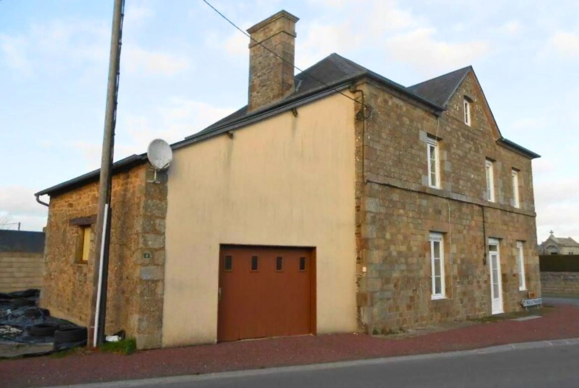 Maison à Le Teilleul avec deux logements, investissement locatif idéal 