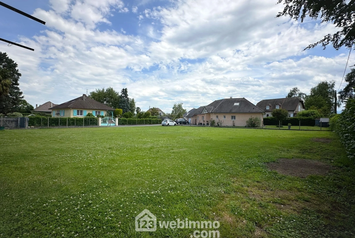 Terrain constructible de 1200 m² à Bœil-Bezing - Cadre calme et verdoyant 