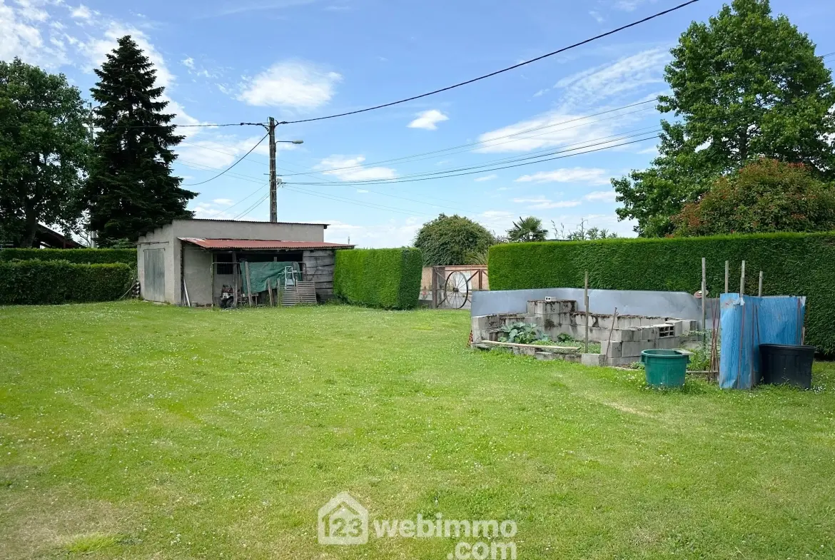 Terrain constructible de 1200 m² à Bœil-Bezing - Cadre calme et verdoyant 