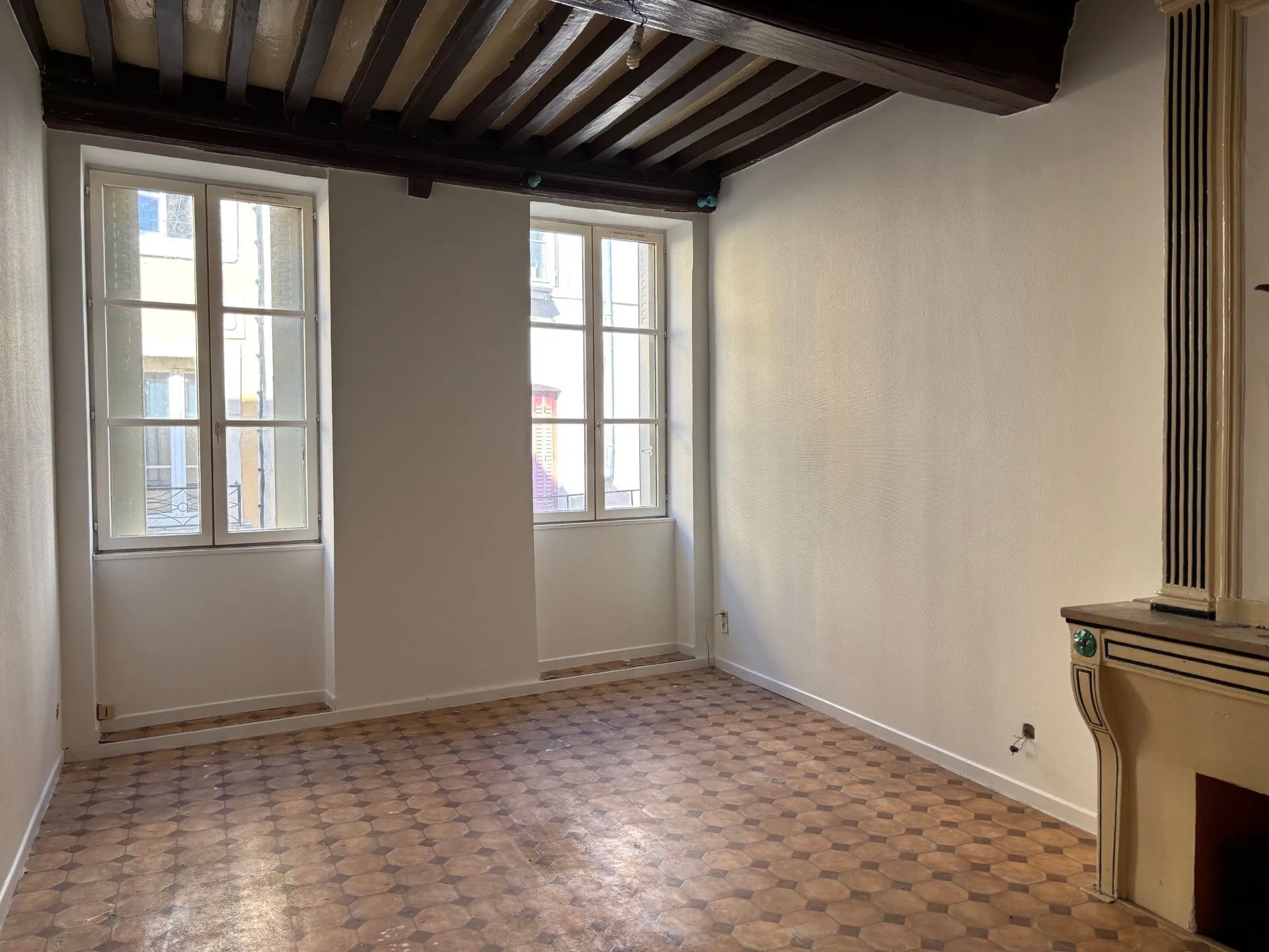 Appartement à rénover de 50 m² au centre de Tournus, idéal investissement ou résidence principale 