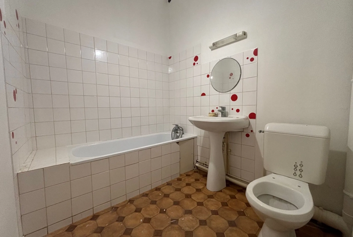 Appartement à rénover de 50 m² au centre de Tournus, idéal investissement ou résidence principale 