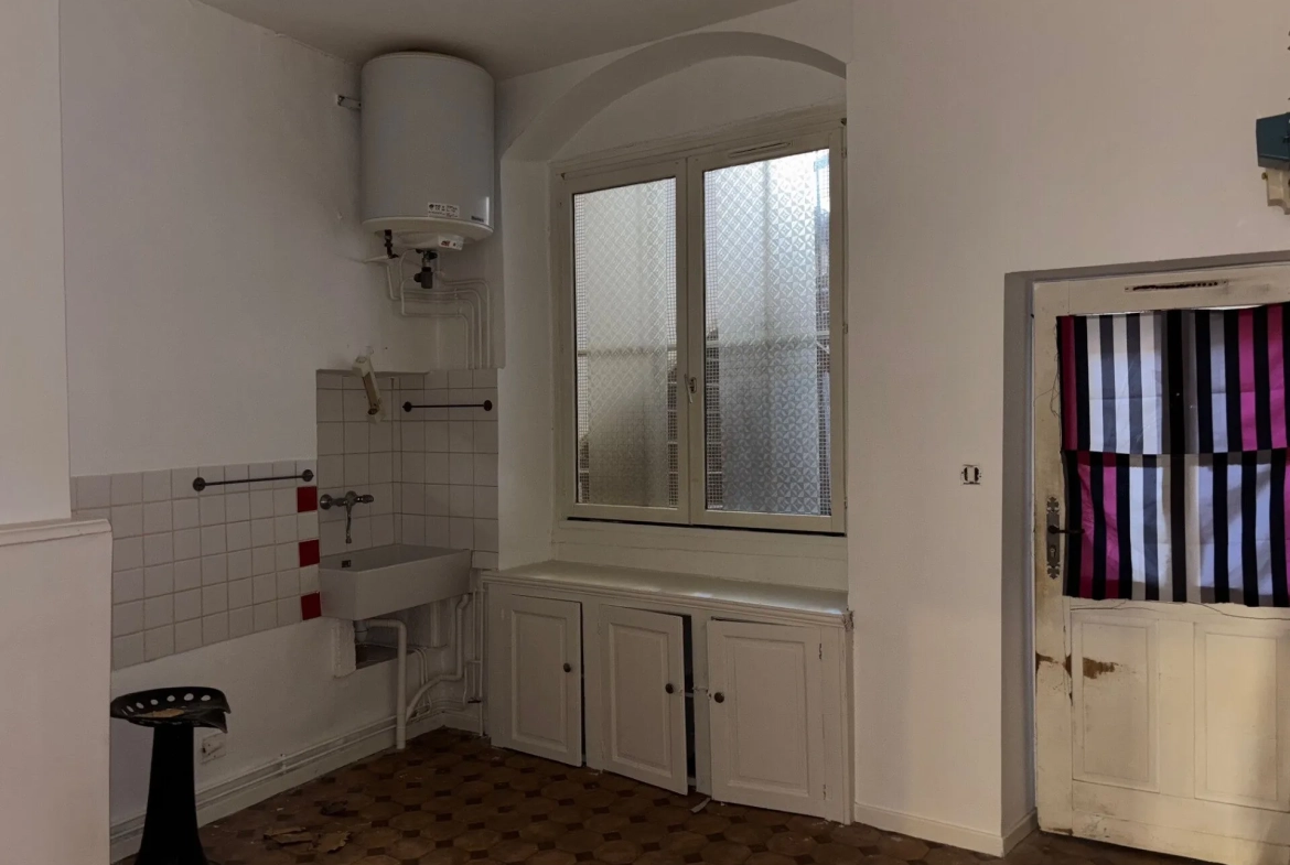 Appartement à rénover de 50 m² au centre de Tournus, idéal investissement ou résidence principale 