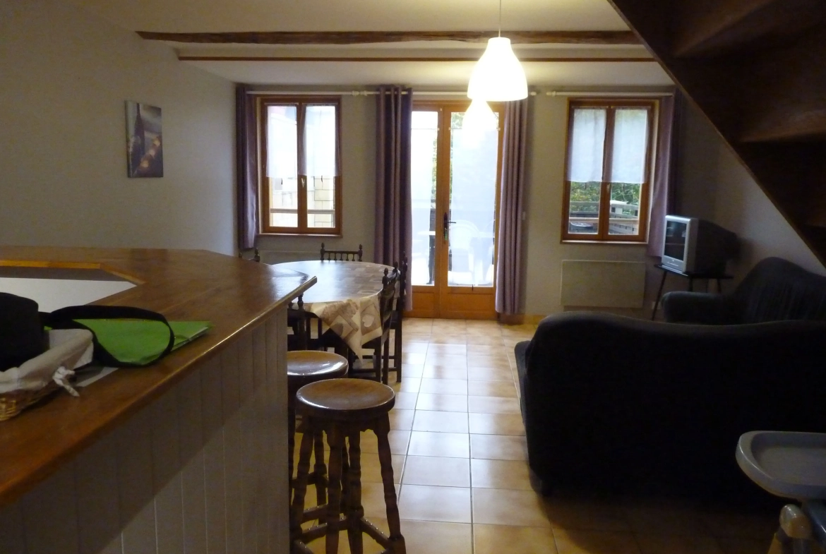 Maison ou gîte lumineuse à vendre près de Rethel avec terrasse et 3 chambres 