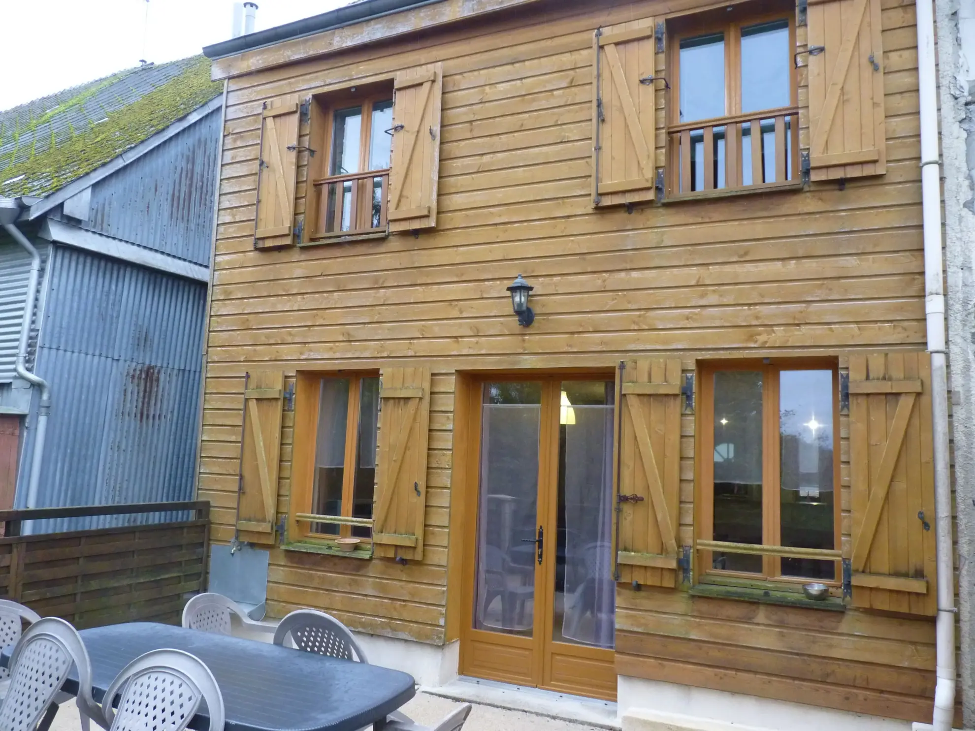 Maison ou gîte lumineuse à vendre près de Rethel avec terrasse et 3 chambres 