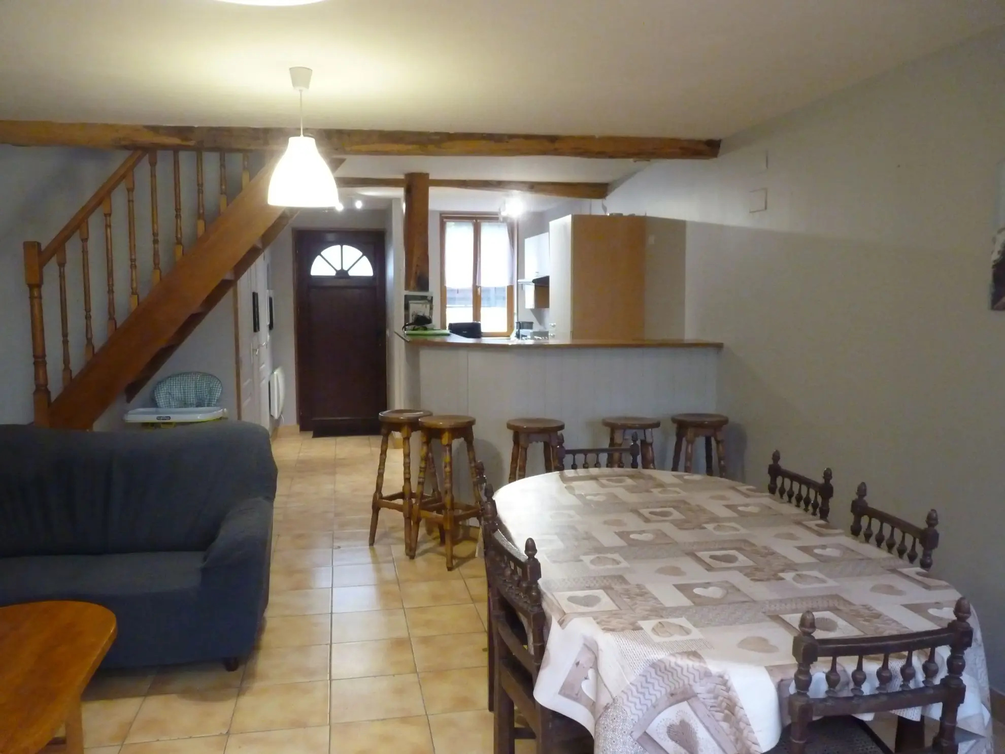 Maison ou gîte lumineuse à vendre près de Rethel avec terrasse et 3 chambres 